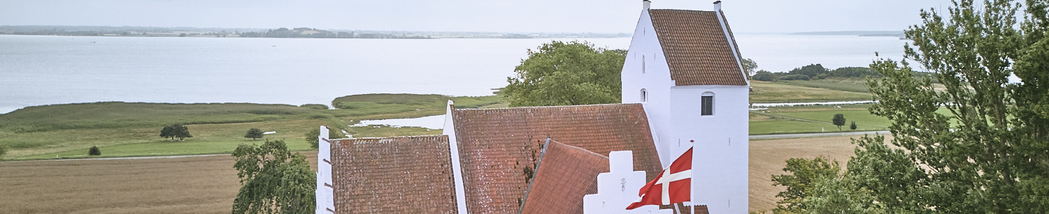 Billede af kirke taget med drone